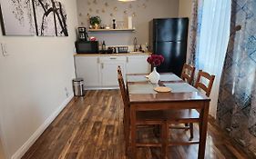 Large 1-Bedroom With Kitchen In Encino